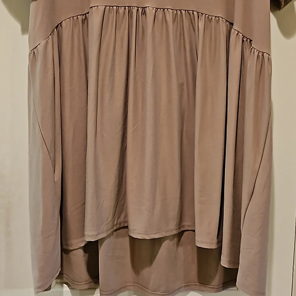 Zenana Taupe Blouse Size 1x - Picture 3 of 9